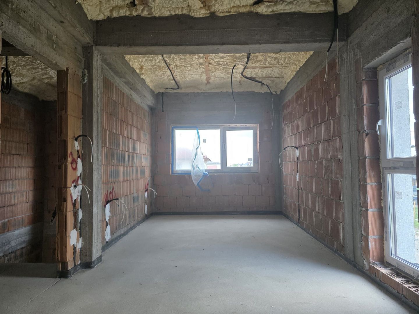 Vilă individuală în Tunari – 5 camere, curte privată - Poză 23