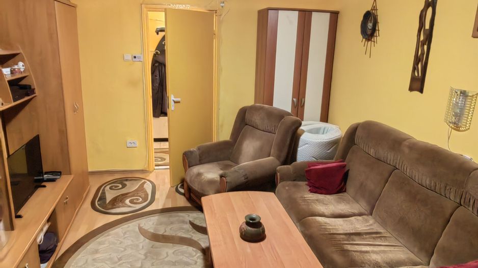 Apartament decomandat 2 camere cu balcon Lacramioarei - Poză 1