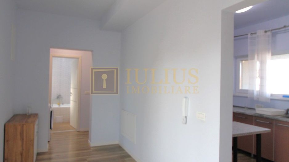 Casa cu 3 camere, locuri de  parcare, curte - Poză 14