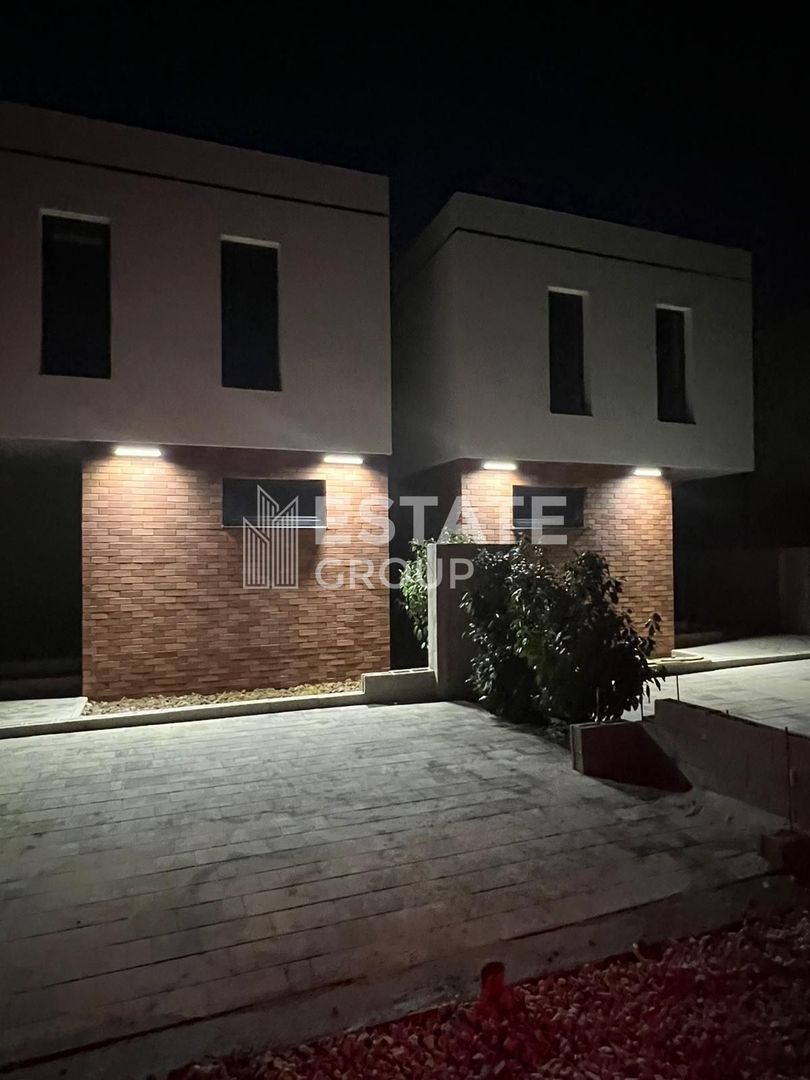 Duplex cu 4 camere despartit prin casa scarii in Mosnita Noua - Poză 2