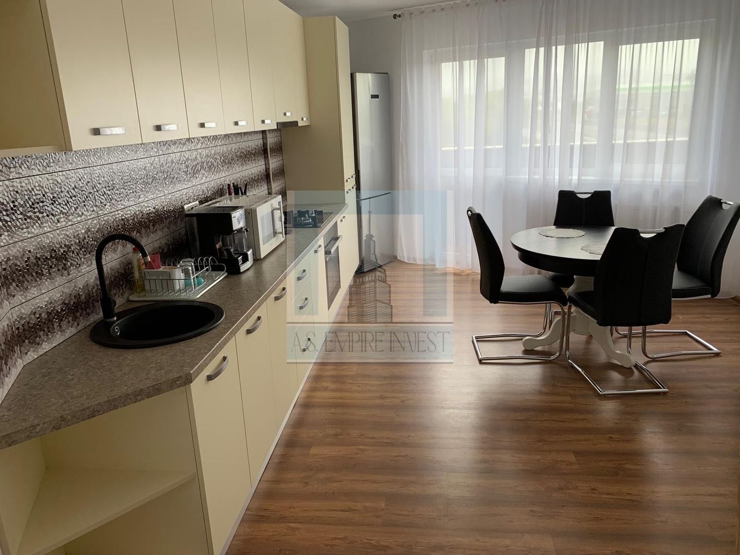 De vanzare apartament 3 camere/ zona Tractorul - Poză 8