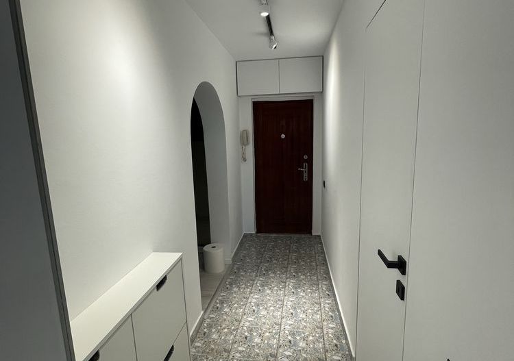 Închiriere Apartament cu 2 camere, decomandat, metrou Dristor in fata blocului - Poză 6