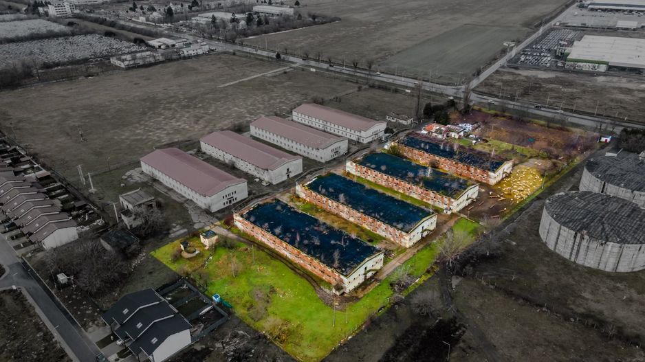 Teren intravilan la șoseaua principală Grădiște - Poză 1