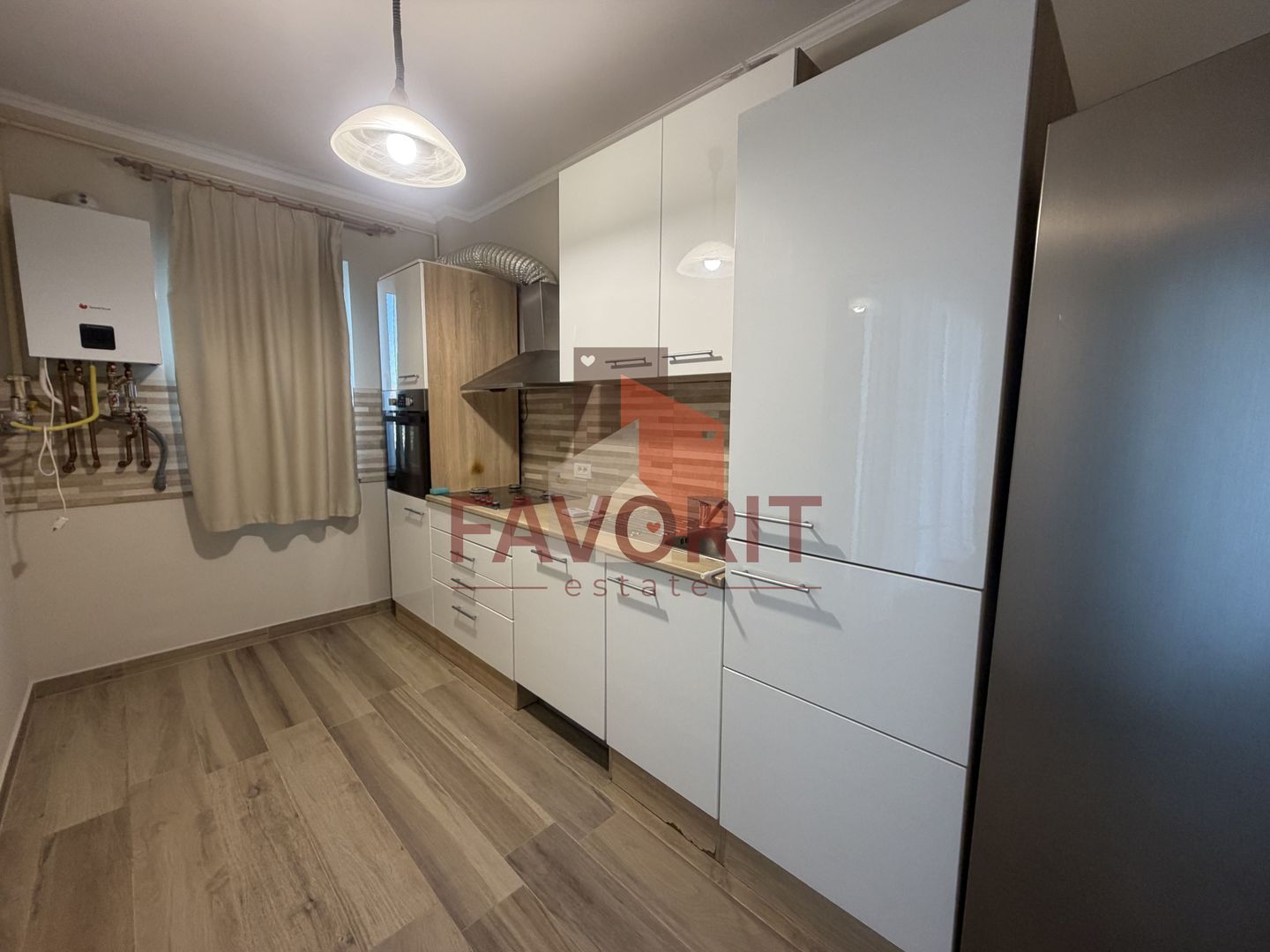 Bucatarie inchisa. Curte proprie. Cu 2 bai - Poză 5