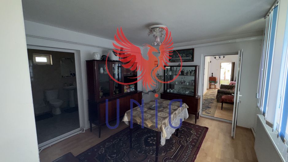 Casa situata in orasul Bals! - Poză 6