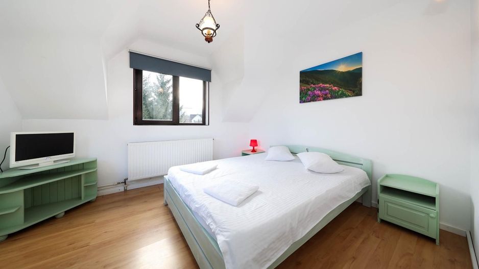 Vilă spațioasă de vânzare în Predeluț, Bran | 2000mp - Poză 15