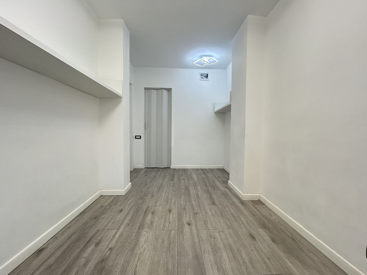 Spațiu pretabil sediu firmă sau activitate comercială - Tomis II - Poză 6