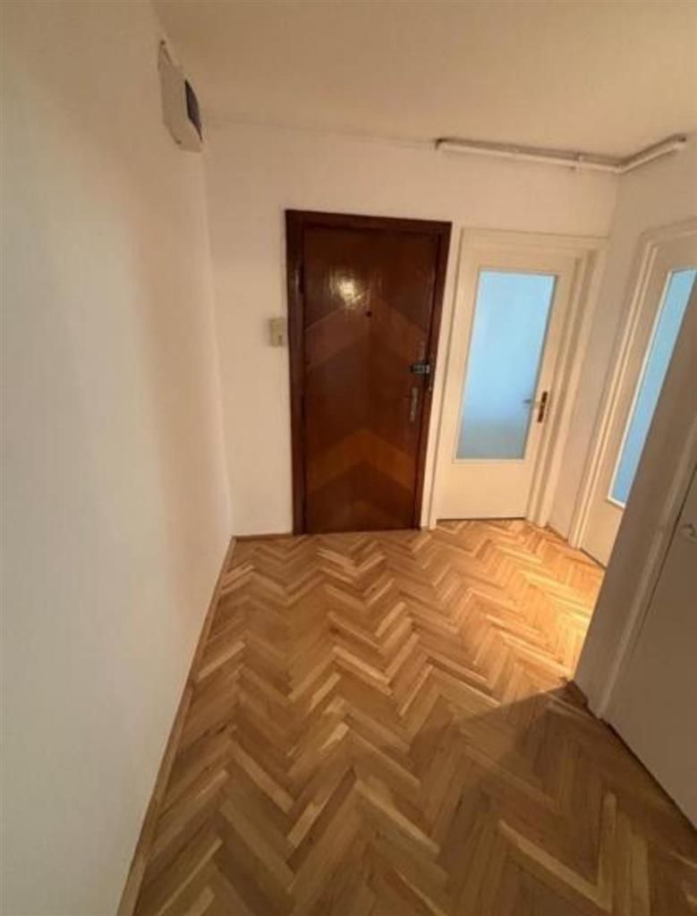 Apartament 3 camere etaj 1 cu Garaj - Poză 4