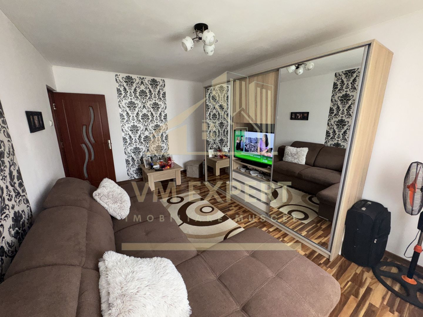 APARTAMENT 3 CAMERE ETAJ 4 VISOI - Poză 2