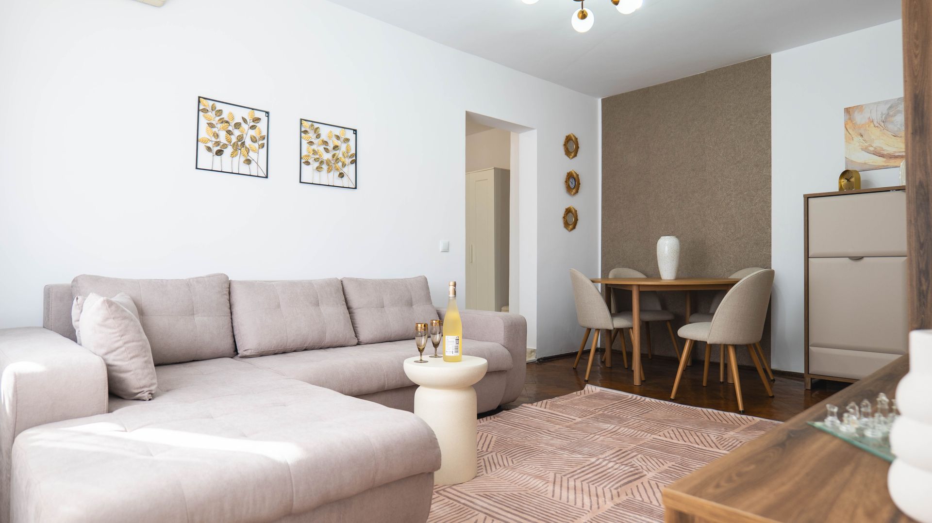 Vanzare apartament 2 camere, complet renovat, Metrou si Parc Bazilescu - Poză 1