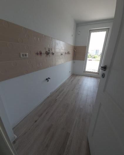 Vând apartament cu 2 camere, decomandat nou  + loc de parcare, situat in complex - Poză 5