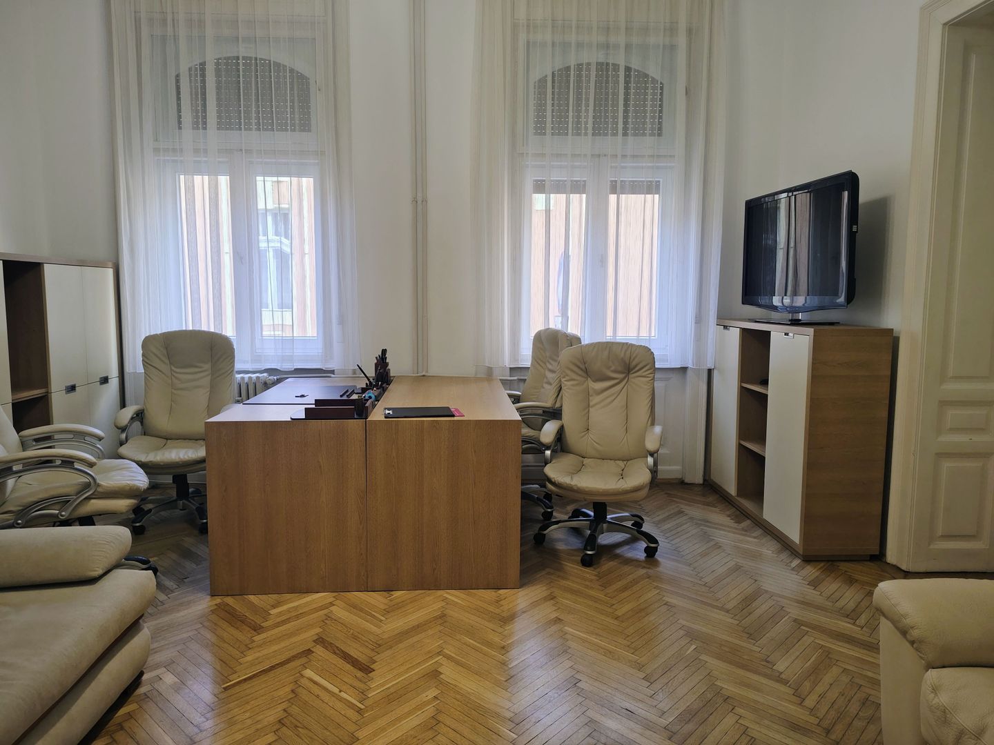 Apartament 2 camere Parc Traian , 400 E neg. Comision 50% - Poză 1