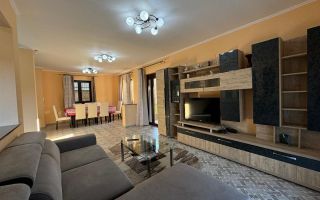 Rezidenta distincta, design arhitectural rafinat, priveliste minunata in Corunca - Poză 1