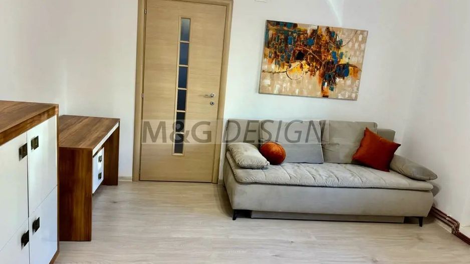 Vând apartament cu 2 camere zona stadion - Poză 1