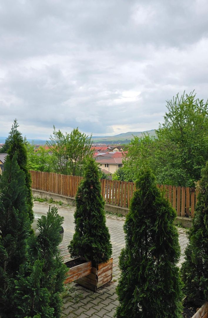 Apartament 2 camere ultrafinisat  cu gradina de 40 m2  zona Tautului - Poză 1