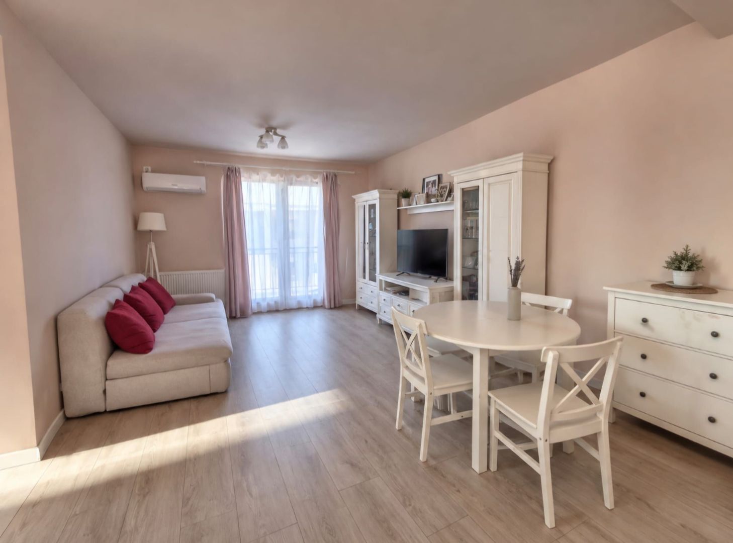 Giroc-UM | 2 Camere | Mobilat si utilat | Loc de parcare - Poză 1