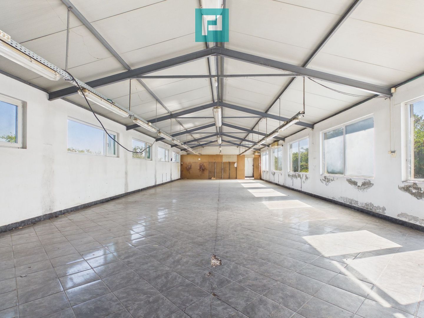 Spațiu industrial de 230mp utili în Aradul Nou - Poză 2