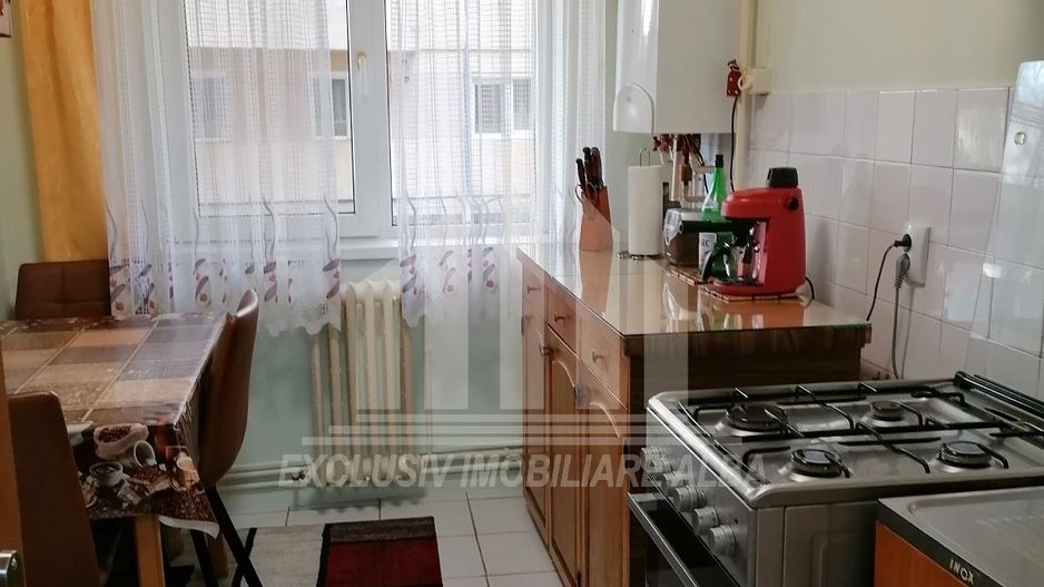 Apartament cu 4 camere decomandate, Cetate - Poză 3