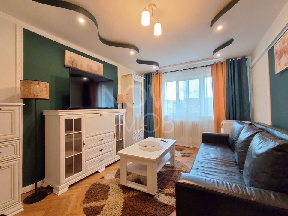 Apartament de inchiriat 3 camere etajul 4, cu lift,  Zona Vasile Aaron - Poză 2