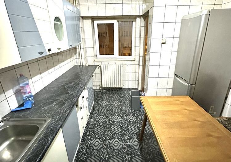 Inchiriez apartament 3 camere zona stadion - Poză 4