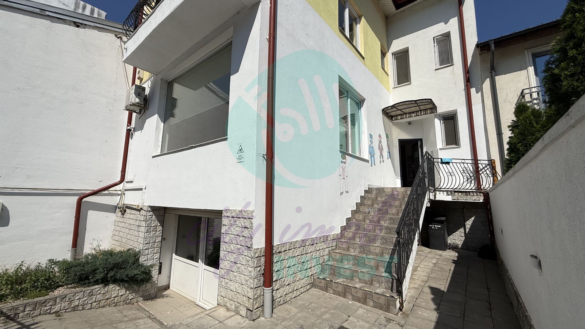 Casă multifuncțională | 330 mp + curte 220 mp - Poză 1