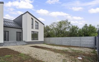 Casa spațioasă P+M, 195 mp, 3 dormitoare și 3 băi – Buftea