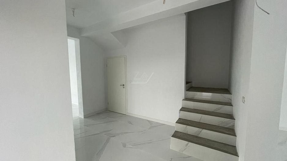 COMISION 0! Duplex finalizat cu 5 camere si 3 bai. Panouri fotovoltaice. - Poză 14