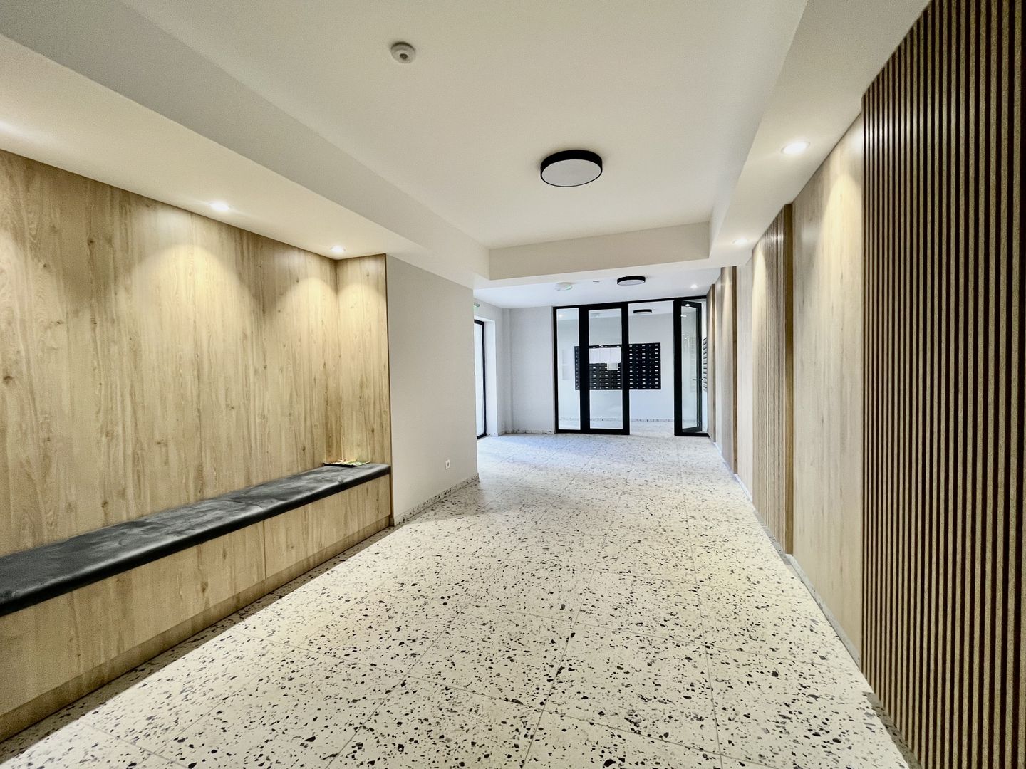 Apartament 3 camere, prima închiriere, primitor, Lipovei, lângă pădure - Poză 17