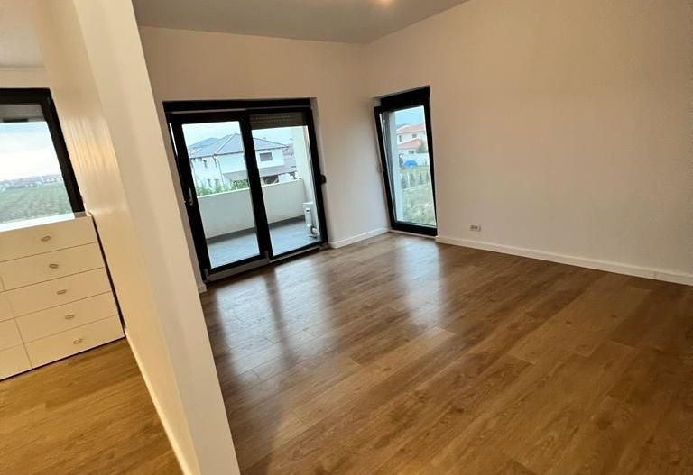 Locuinta moderna spatioasa cu garaj - Poză 15