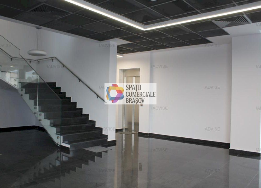 Showroom/birouri de închiriat Brasov- 60 mp cu ( utilități incluse in pret ) - Poză 3