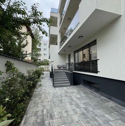 Spațiu modern cu terasă de inchiriat | Showroom, birou sau studio - Poză 1