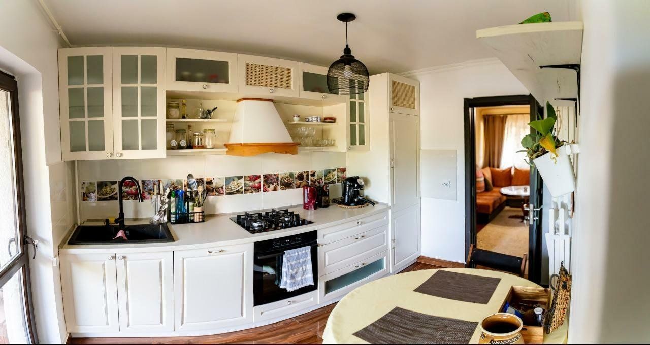 Casă complet mobilată P+1+M - Curte şi loc de parcare- - Poză 1