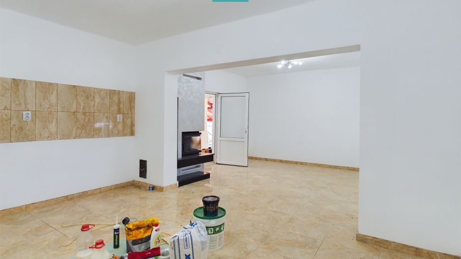 Casă tip duplex cu teren generos în Dezna - Poză 5