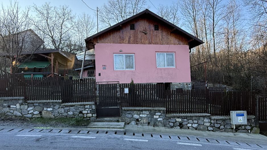 Casa 5 camere, foișor , garaj și teren 800mp cu toate utilitățile! - Poză 1