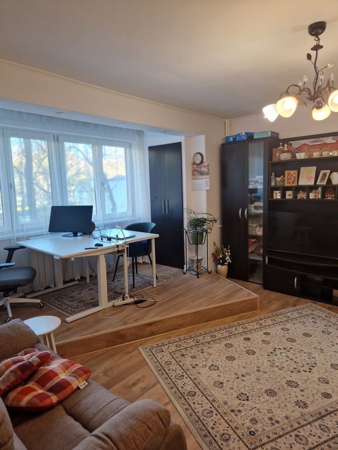 De vanzare apartament 3 camere Drumul Taberei - Poză 2