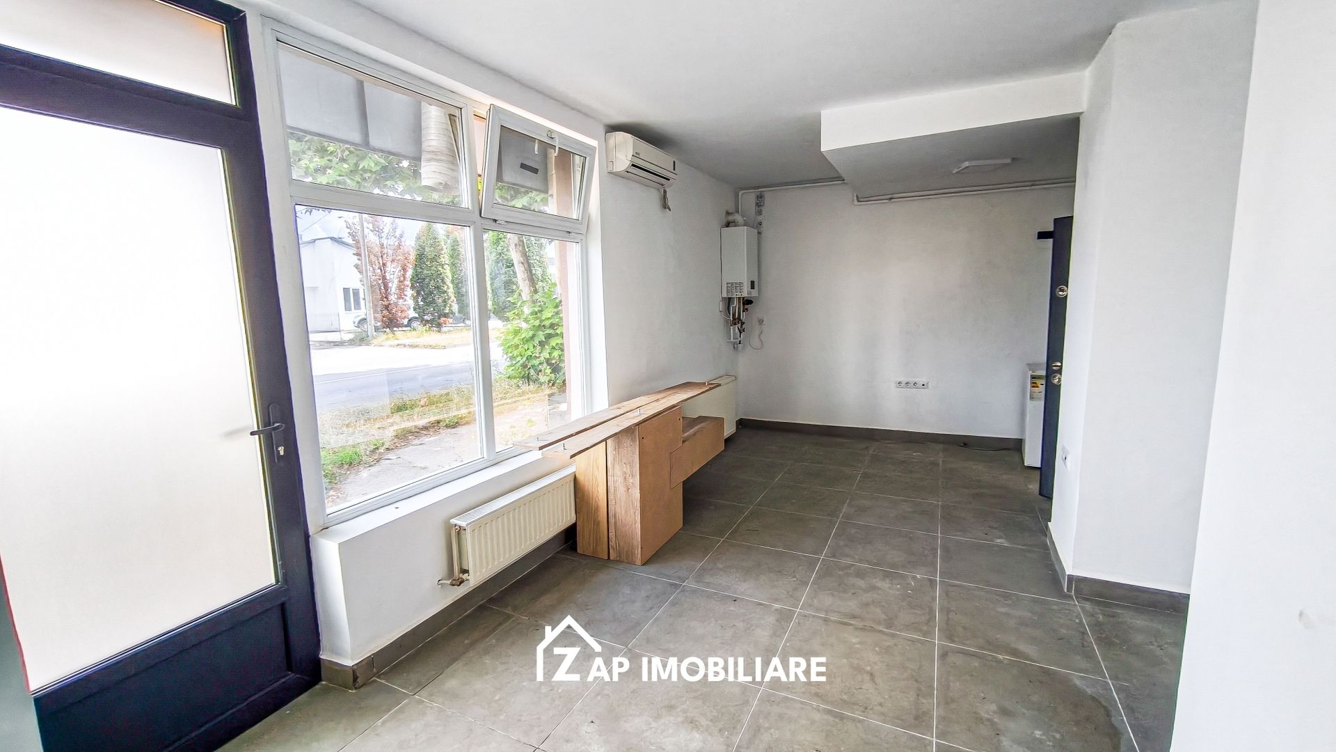 Spatiu Comercial / Birou - Stradal -  Suprafete 20 mp - 90 mp - Poză 4