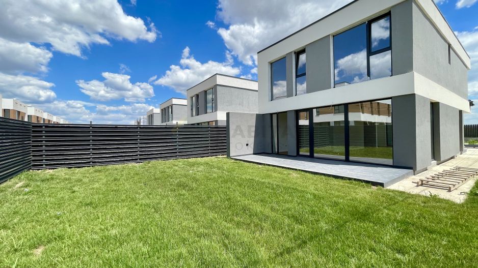 Vila Individuala 5 camere Tunari - Poză 1