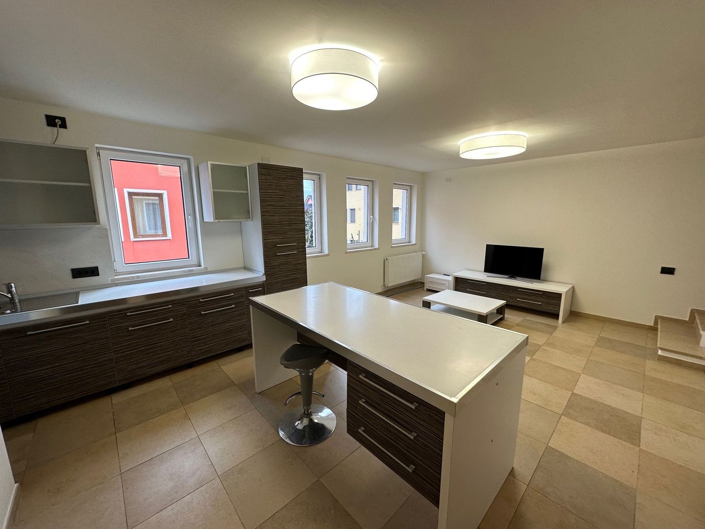 Apartament cu 3 camere de închiriat Dumbravita - Poză 2