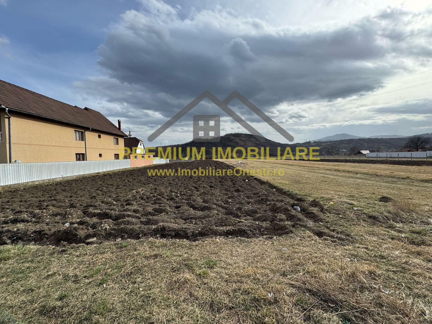 Teren Intravilan – 4.140 mp – Deschidere 18 m – Oituz - Poză 1