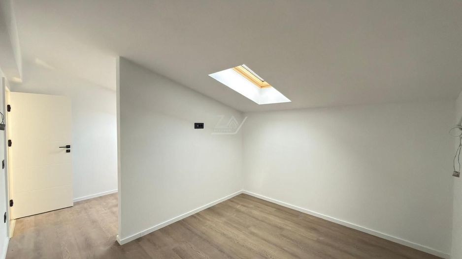 Ap pe 2 niveluri. Decomandat. 2 locuri de parcare. - Poză 10