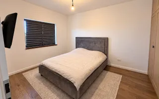 Casă P\+E\+M, complet mobilată, 4 camere, 3 dormitoare, matrimonial - Poză 14