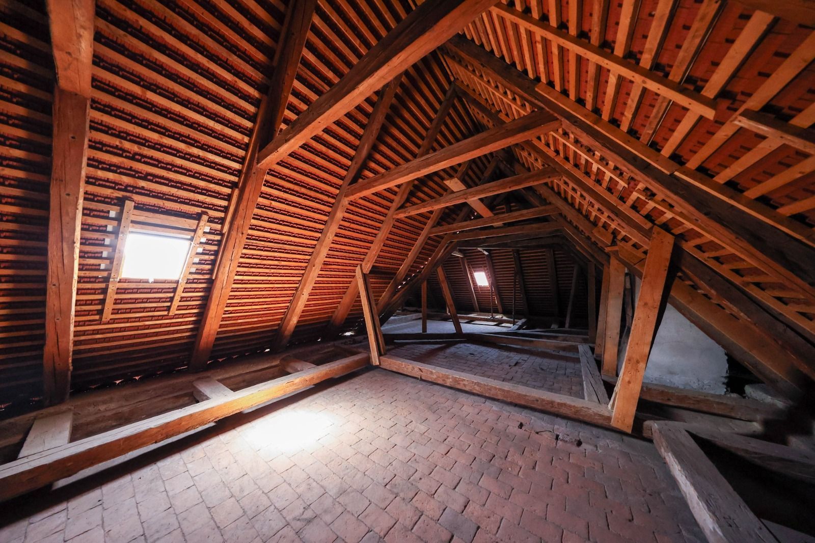 Casă Săsească Autentică cu Șură Impresionantă în Cristian – Teren 2729mp - Poză 32