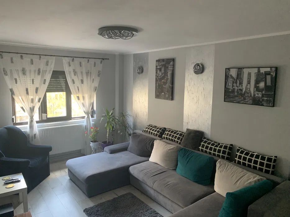 Apartament 3 camere Decomandat - Poză 1