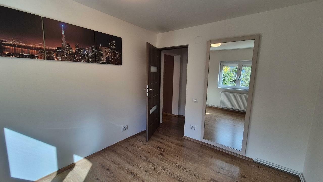 Central, 4 camere renovate, liber la vanzare, loc parcare concesionat - Poză 16