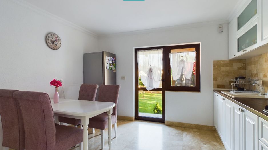 Vilă cu mansardă în Bujac - Poză 15