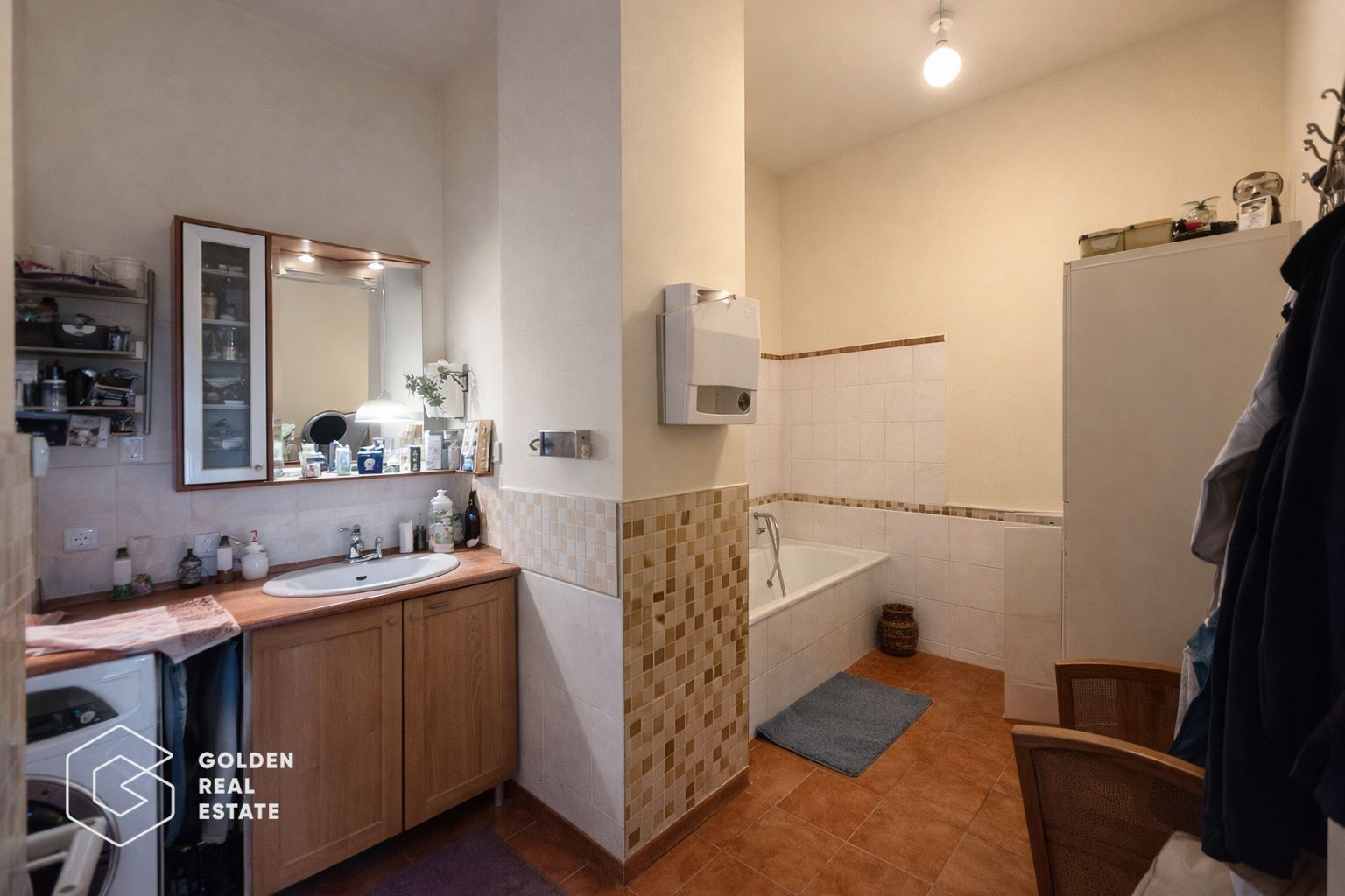 Casă individuală cu 2 apartamente de vânzare, lângă Hotel Ambasador – Dâmbovița, - Poză 7