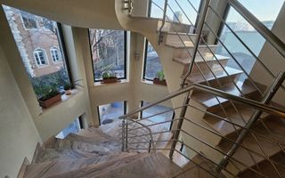 Casă Impresionantă de Vânzare Vitan ideal pentru Locuință sau Business - Poză 12