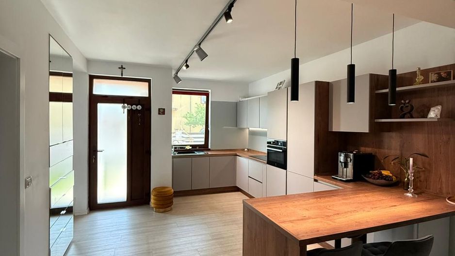 Piscină | Mobilată complet | Panouri solare | 3 băi și terasă închisă - Poză 4