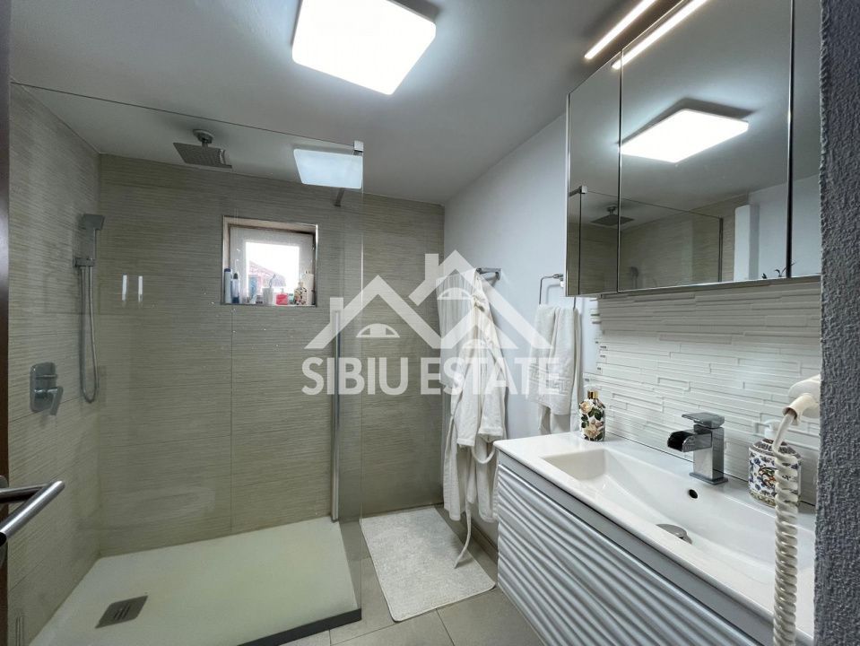 Apartament de vanzare, cu 4 camere,  82.4 mp. -Calea Cisnadiei (Ciresica) - Poză 6