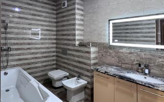 Apartament cu 3 camere – 13 Decembrie, Coresi la 5 minute pe jos. - Poză 13
